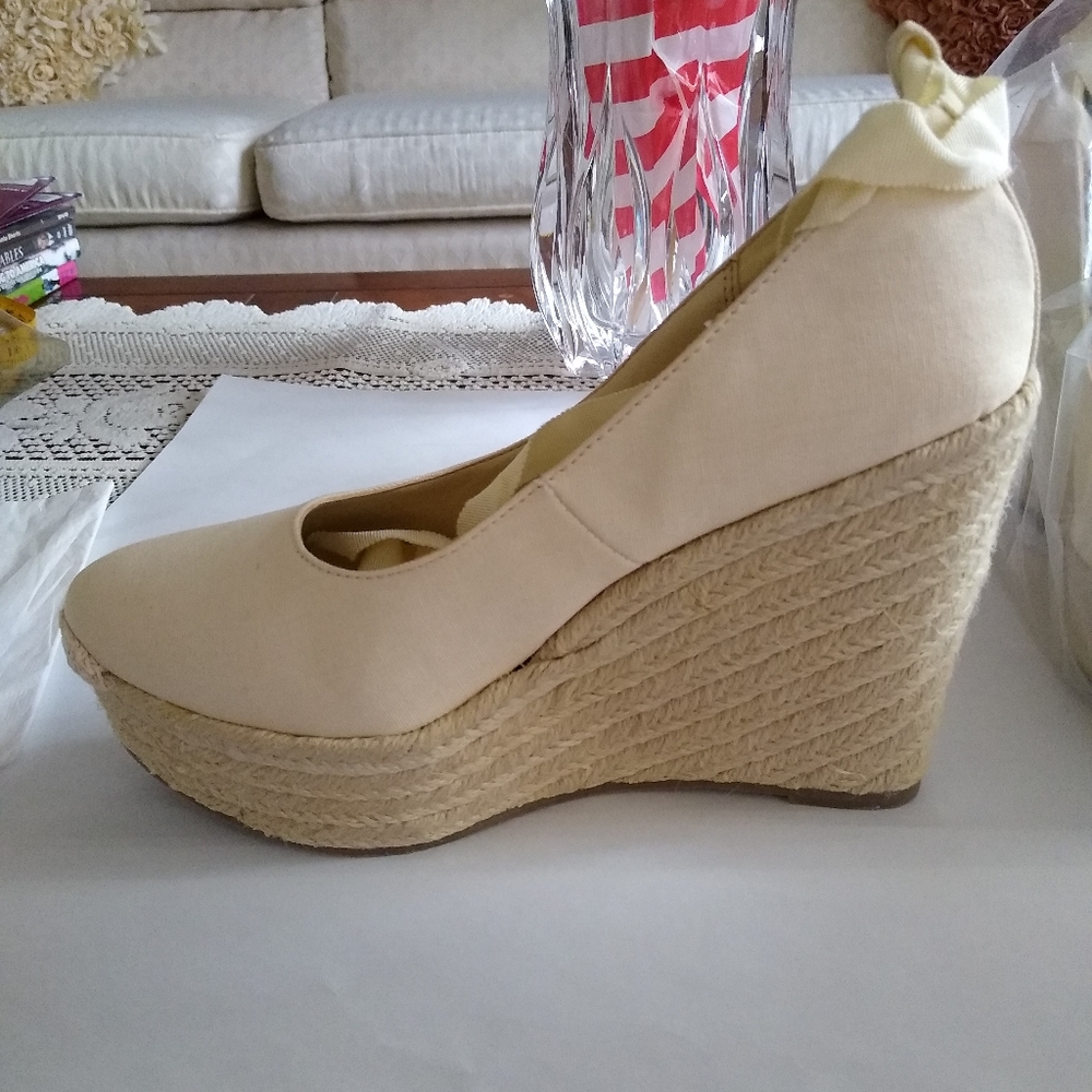 Delicious Shoes - Picture 4 of 5